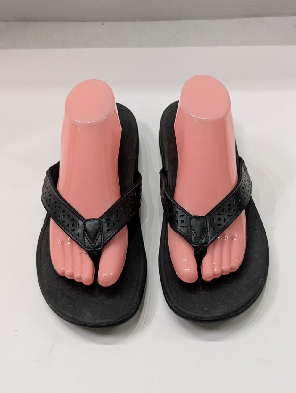Vionic Women's 10 Tide Sandals Black Perforated Flip Flops Arch Support